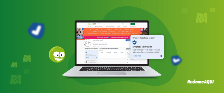 notebook com fundo verde