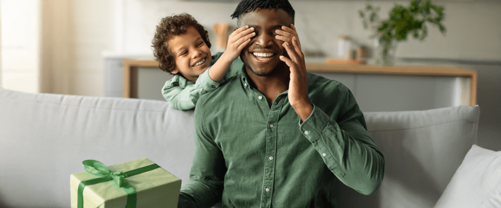 Pesquisa Reclame AQUI: 22% dos consumidores já caíram em golpes durante as compras de Dia dos Pais, entenda como se prevenir e fazer compras seguras na data