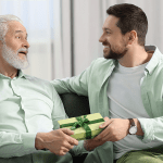 Presente sem perrengue: como ter certeza que a promoção de Dia dos Pais é real?