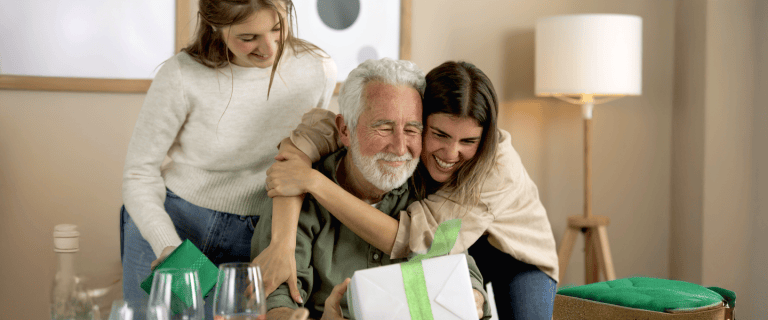 Consumidor, quer escapar dos golpes no Dia dos Pais? O Reclame AQUI ajuda a proteger seu dinheiro