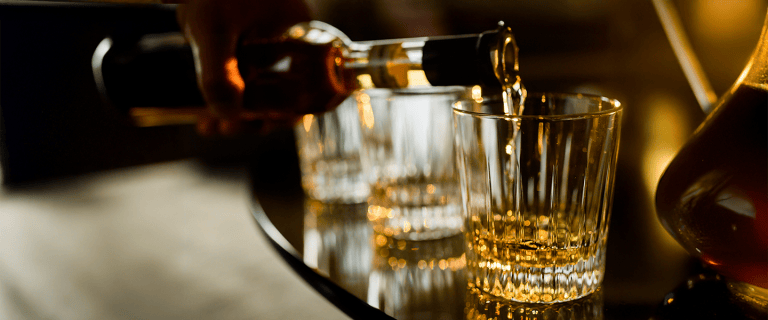 Bebidas adulteradas com metanol: reclamações já chegaram ao Reclame AQUI e deixam os consumidores em alerta