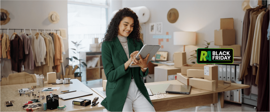 Empresária de e-commerce confirma os ajustes finais para a Black Friday 2025 em seu tablet