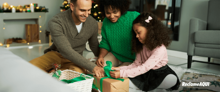 O presente não serviu ou não chegou a tempo? O Reclame AQUI conta quais são seus direitos nas compras de Natal